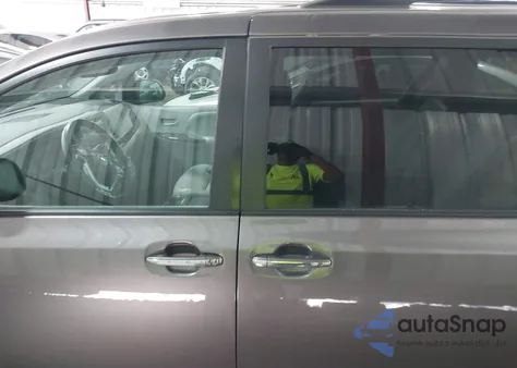 2015 Toyota Sienna Xle 8 Passenger из США, поврежденный, VIN 5TDYK3DC1FS586961